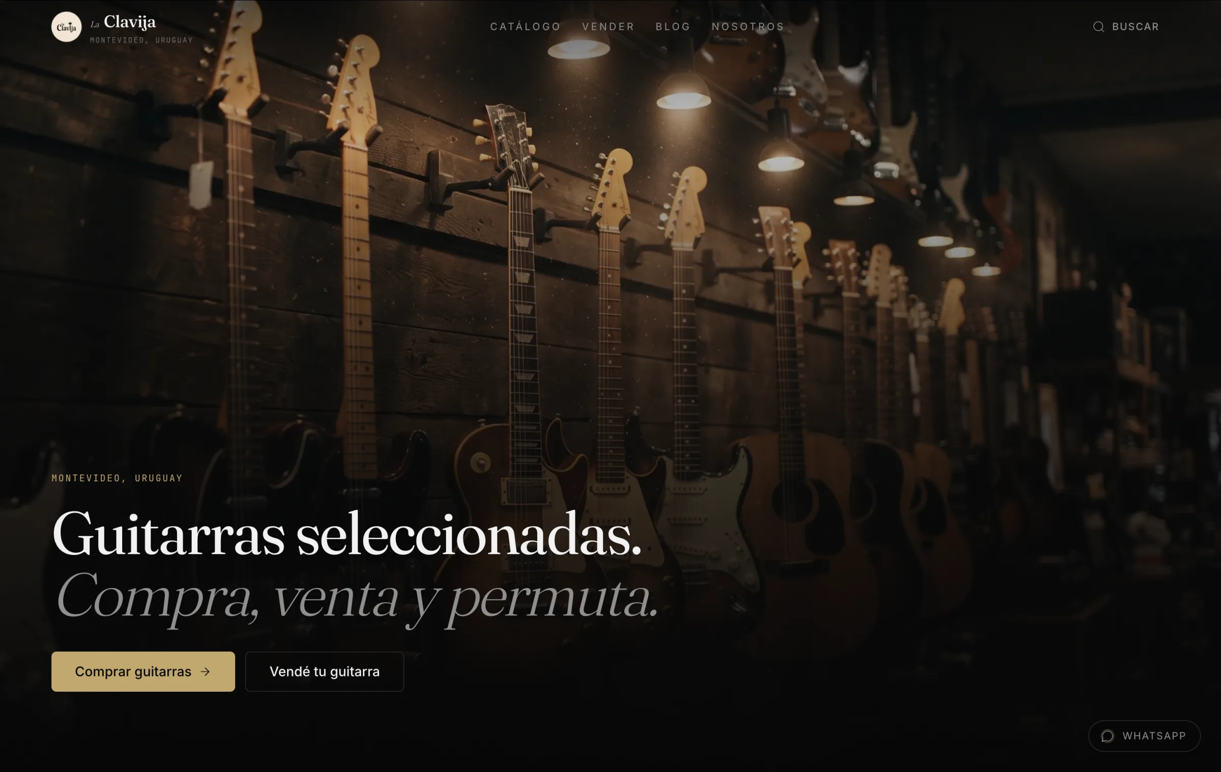 La home de La Clavija: «Guitarras seleccionadas. Compra, venta y permuta.» sobre una pared de guitarras.
